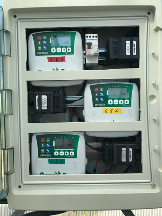 Contrôleurs et électrovannes installés pour les cultures expérimentales de salicorne au Cnam-Intechmer